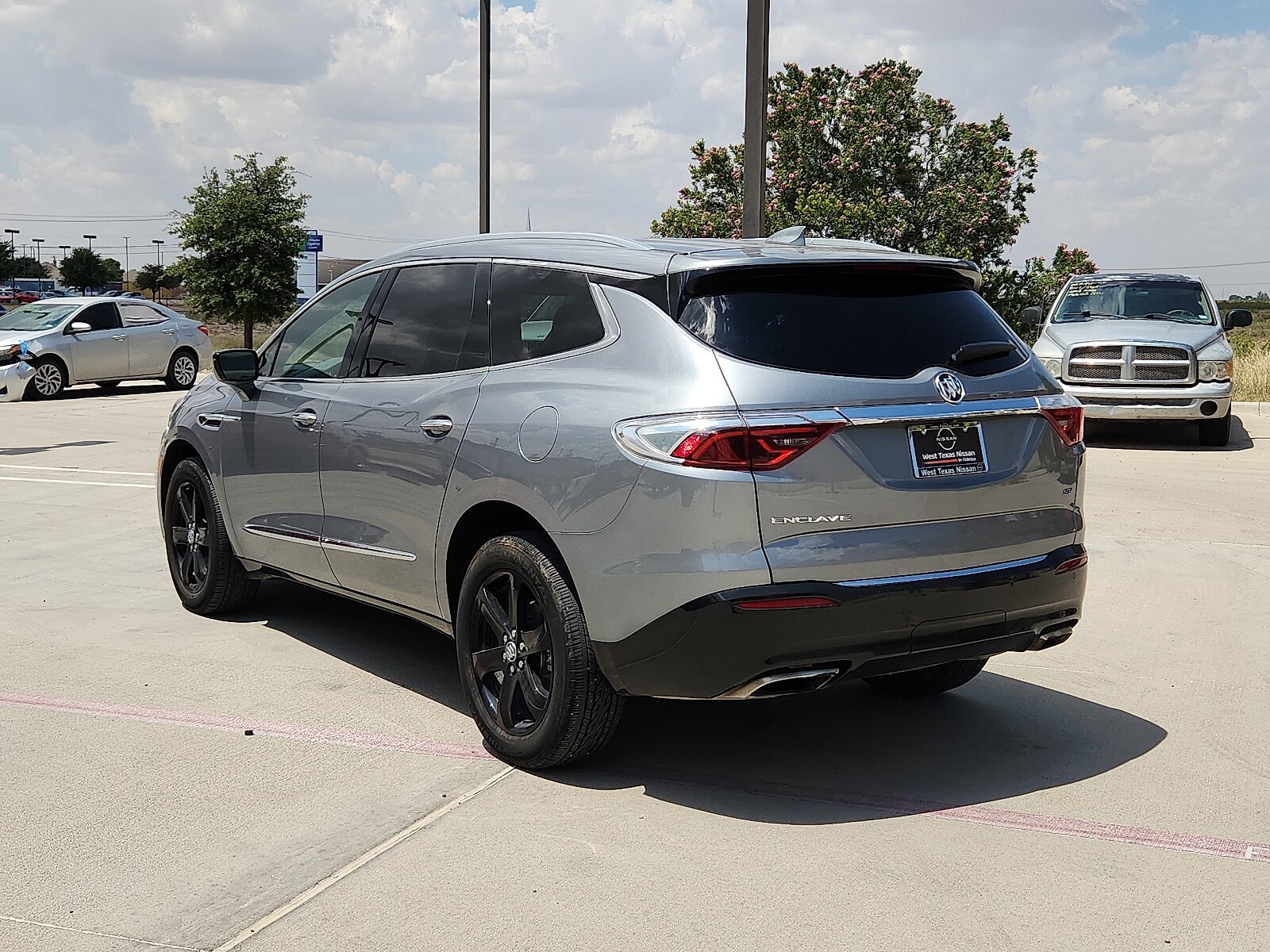 2023 Buick Enclave Essence photo 3