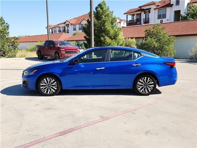 2025 Nissan Altima SV photo 2