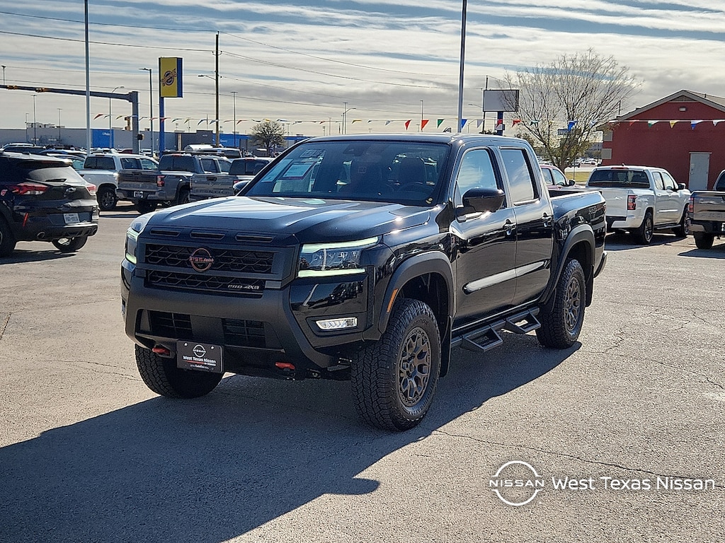 New 2026 Nissan Frontier PRO-4X w/R Package 4x4 Crew Cab 5 ft. box 126 in.