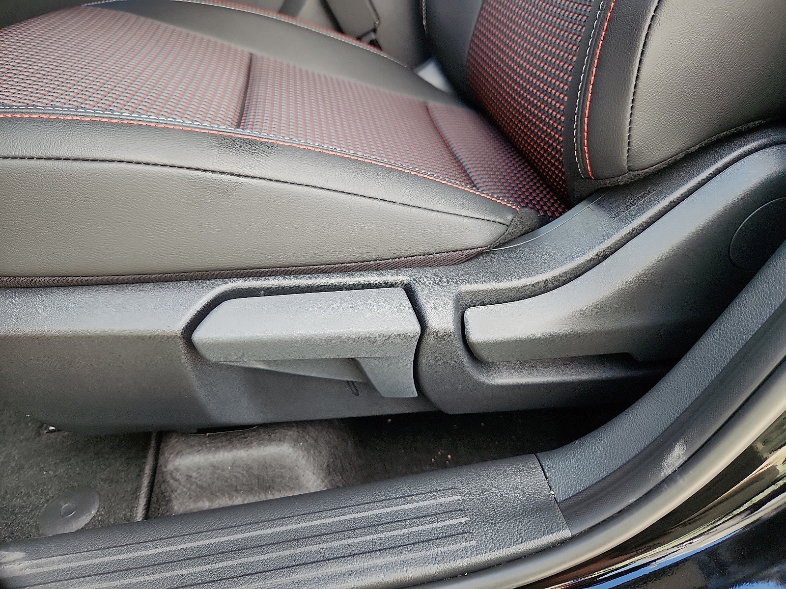 2026 Nissan KICKS SR - Photo 16