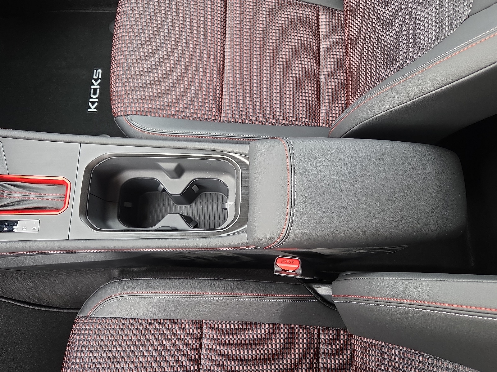 2026 Nissan KICKS SR - Photo 16