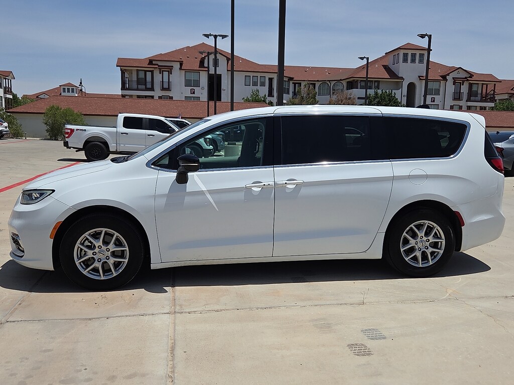 Used 2024 Chrysler Pacifica Touring L Front-Wheel Drive Passenger Van