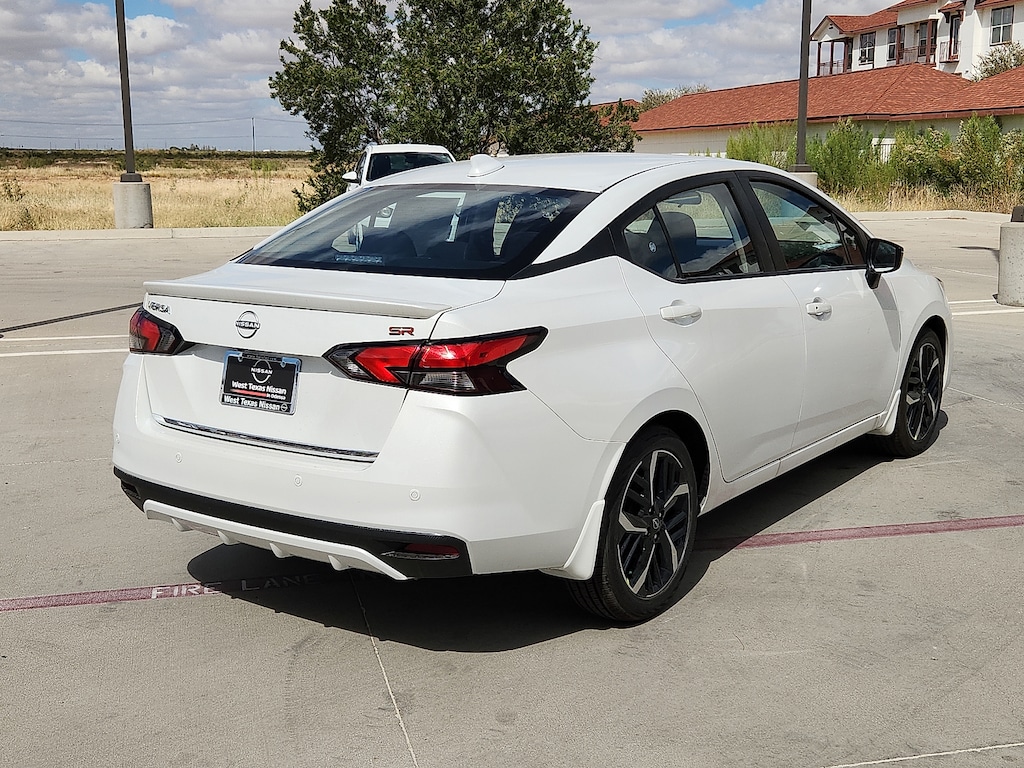 New 2025 Nissan Versa 1.6 SR