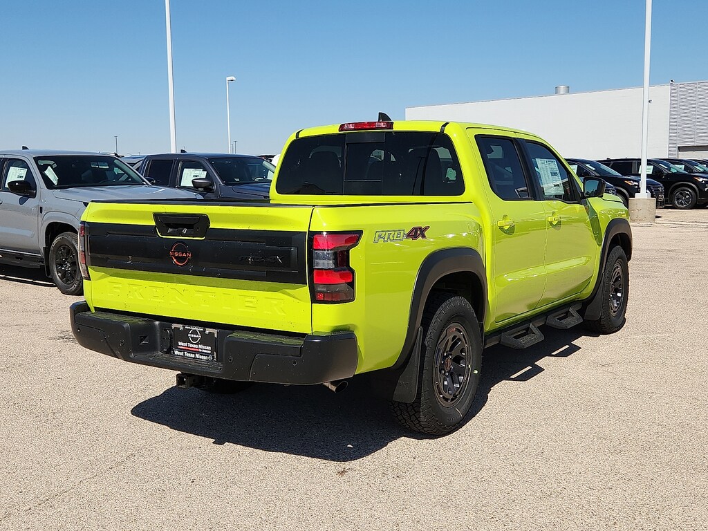 New 2026 Nissan Frontier PRO-4X 4x4 Crew Cab 5 ft. box 126 in. WB