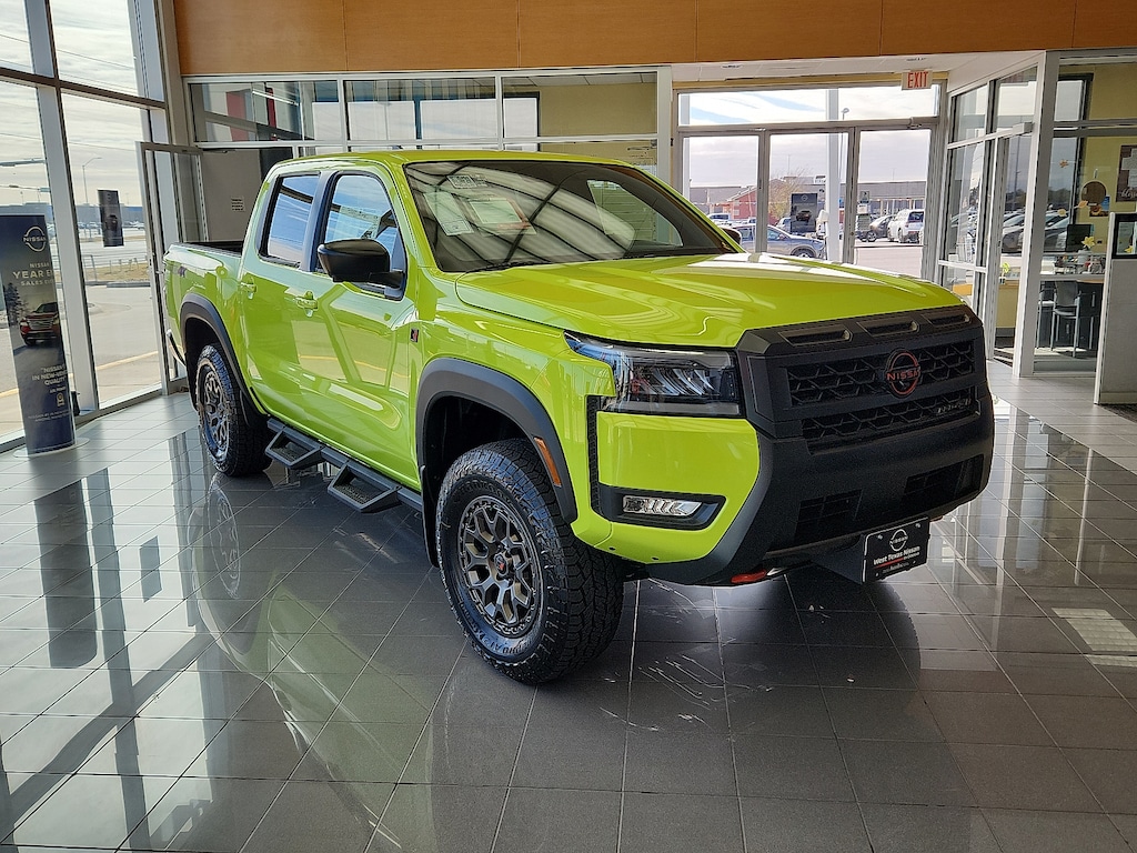 New 2026 Nissan Frontier PRO-4X w/R Package 4x4 Crew Cab 5 ft. box 126 in.