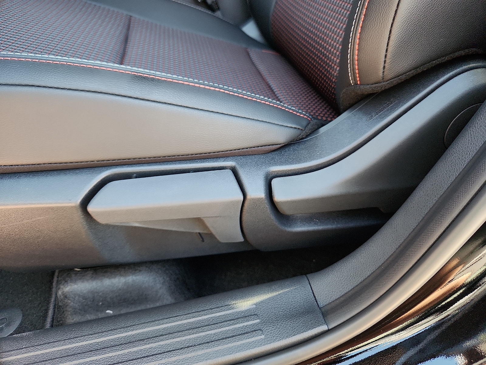 2026 Nissan KICKS SR - Photo 16