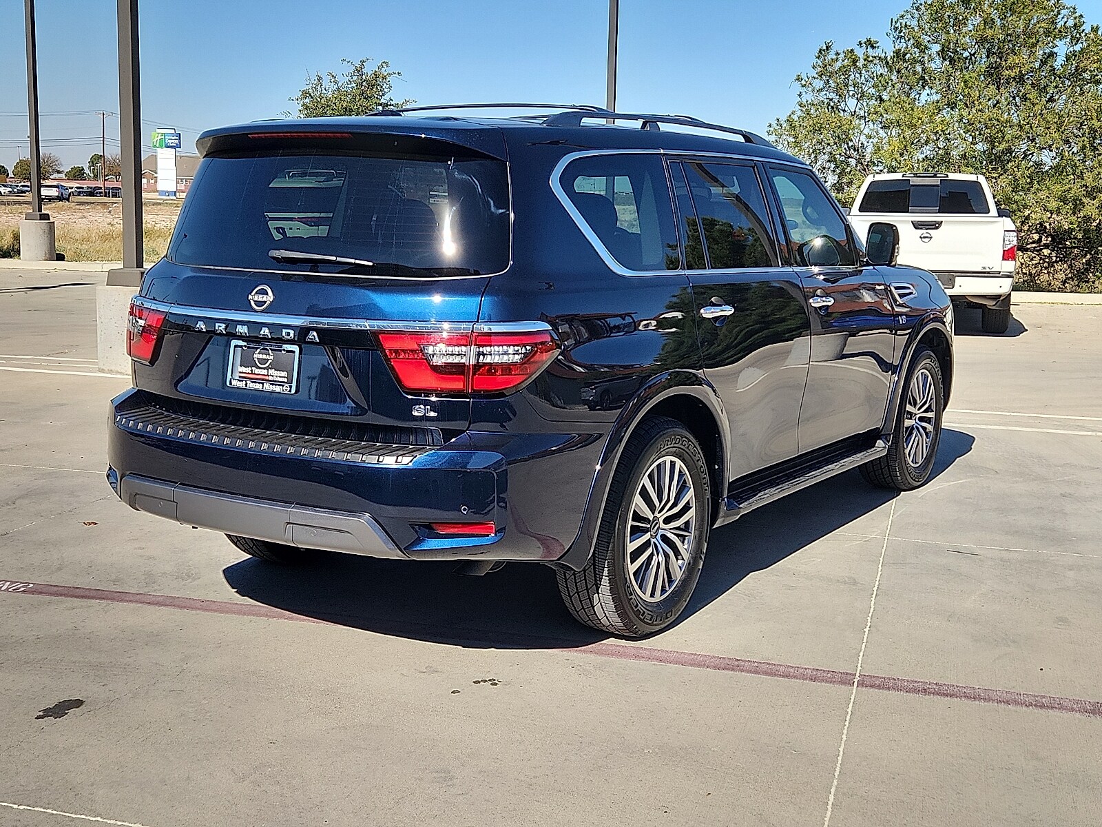 2022 Nissan Armada SL photo 3