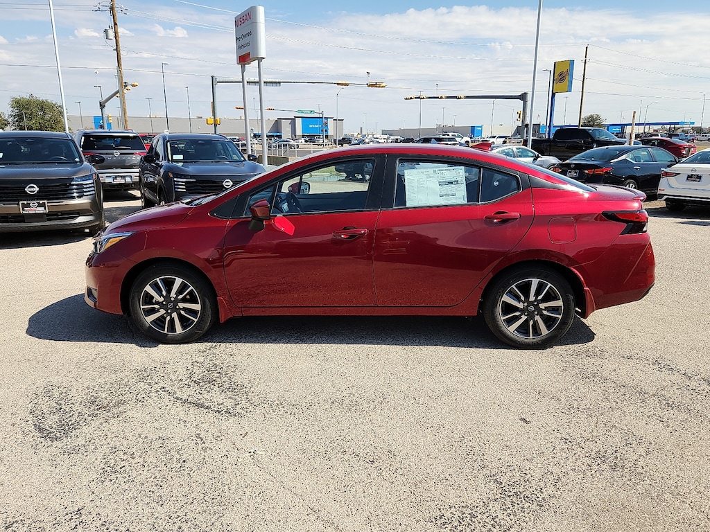 New 2025 Nissan Versa 1.6 SV