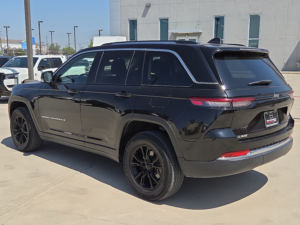 Used 2022 Jeep Grand Cherokee Limited 4x2