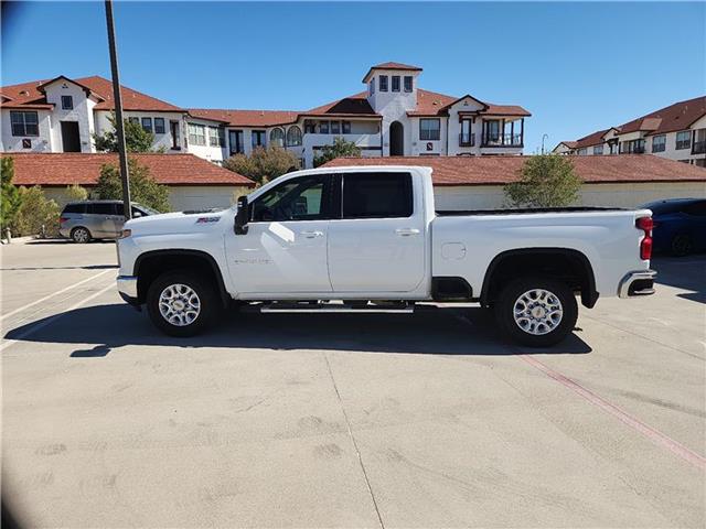 2024 Chevrolet Silverado 2500HD LT photo 2
