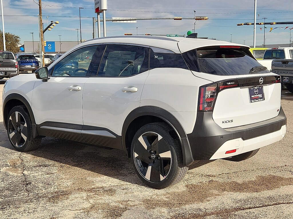 New 2026 Nissan Kicks SR Front-Wheel Drive