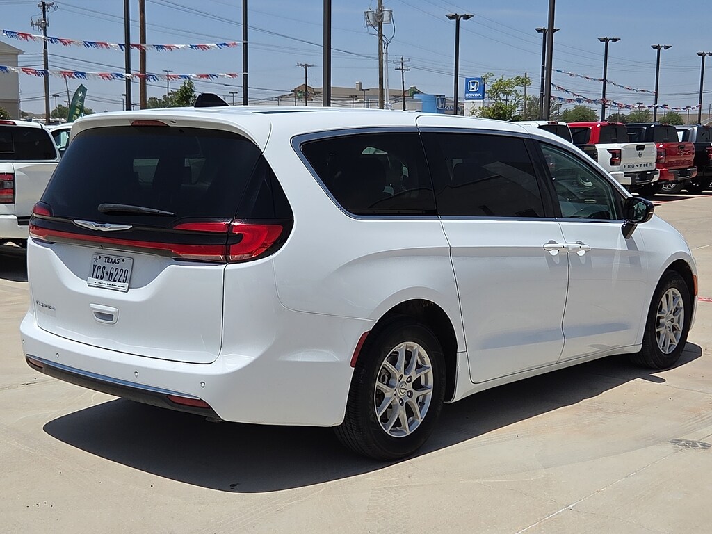 Used 2024 Chrysler Pacifica Touring L Front-Wheel Drive Passenger Van