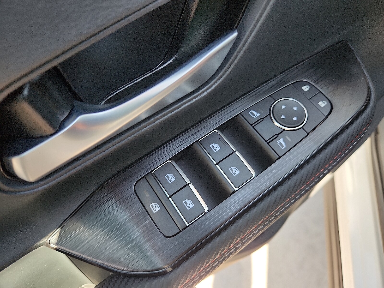 2026 Nissan KICKS SR - Photo 14