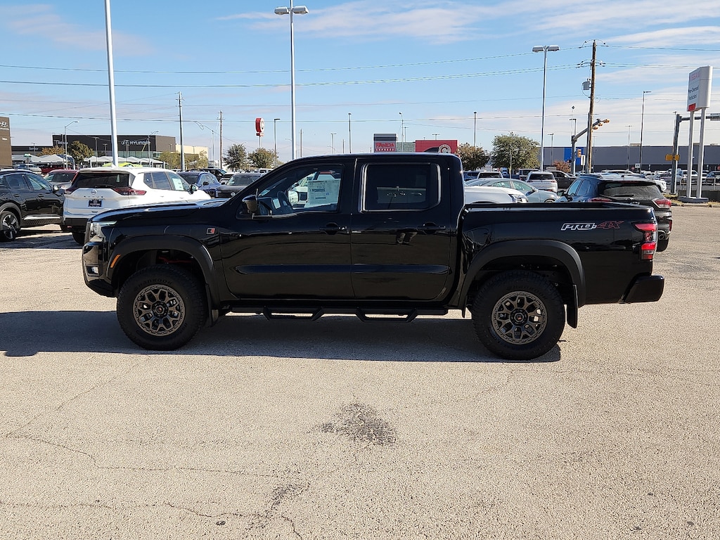 New 2026 Nissan Frontier PRO-4X w/R Package 4x4 Crew Cab 5 ft. box 126 in.