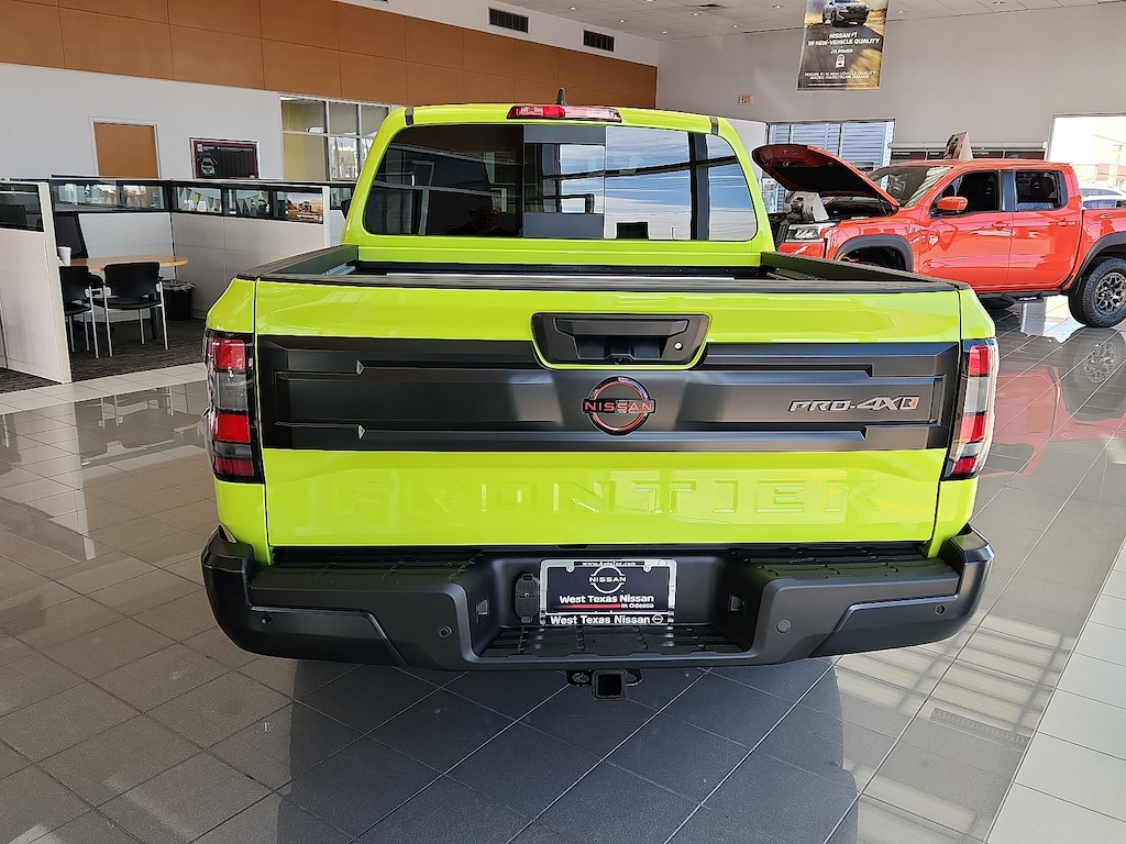 New 2026 Nissan Frontier PRO-4X w/R Package 4x4 Crew Cab 5 ft. box 126 in.