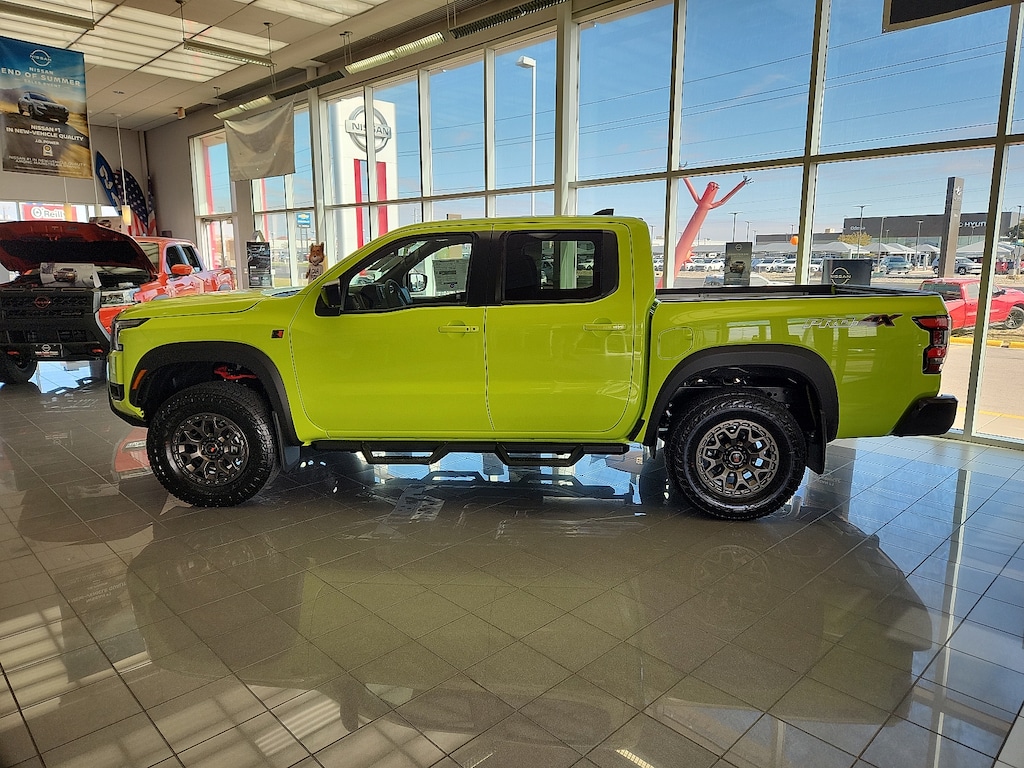 New 2026 Nissan Frontier PRO-4X w/R Package 4x4 Crew Cab 5 ft. box 126 in.