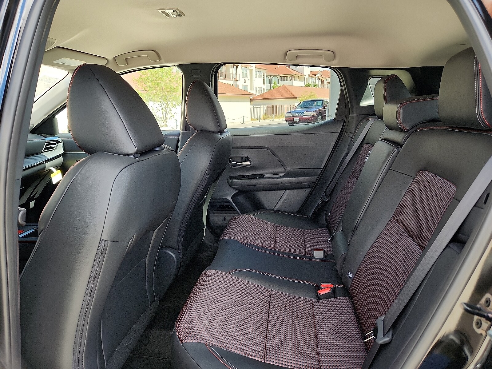 2026 Nissan KICKS SR - Photo 11