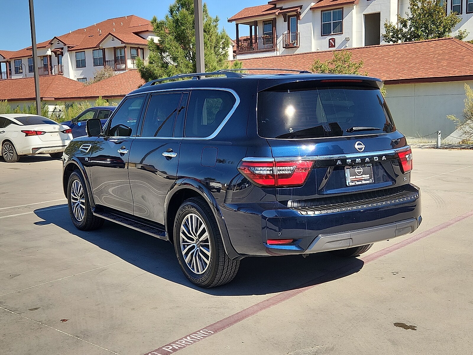 2022 Nissan Armada SL photo 2