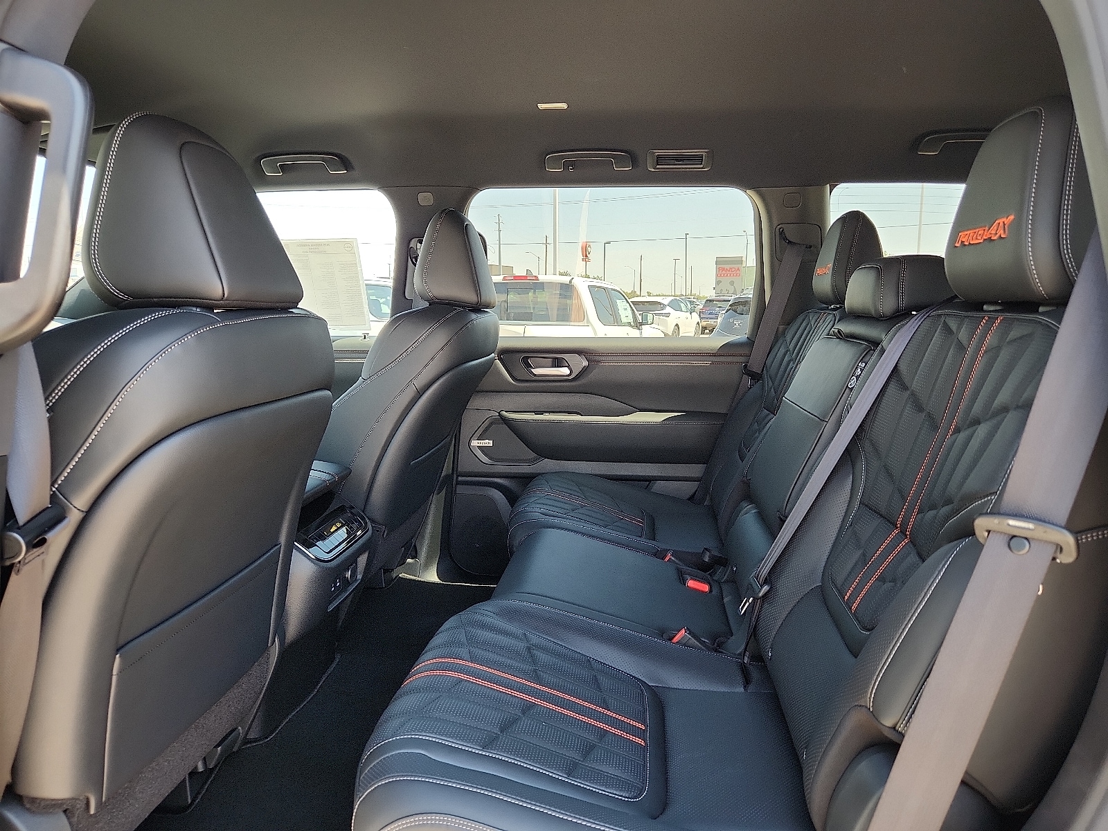 2025 Nissan Armada PRO-4X - Photo 11