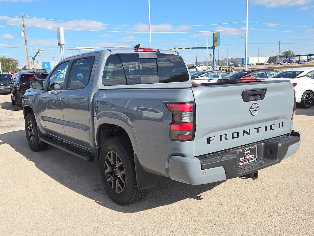 New 2026 Nissan Frontier SV 4x2 Crew Cab 5 ft. box 126 in. WB