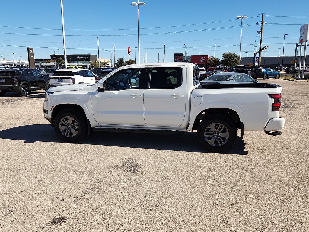 New 2026 Nissan Frontier SV 4x4 Crew Cab 5 ft. box 126 in. WB