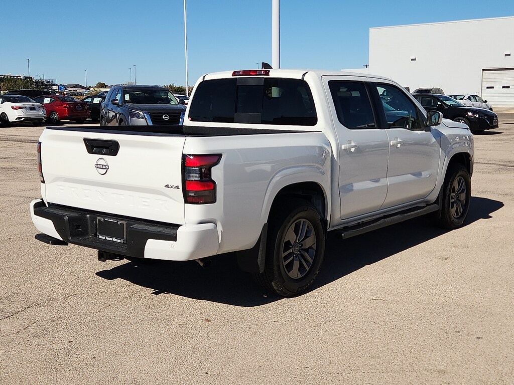 New 2026 Nissan Frontier SV 4x4 Crew Cab 5 ft. box 126 in. WB