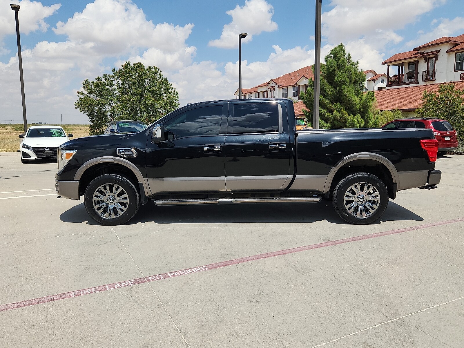2018 Nissan Titan Platinum Reserve Crew Cab photo 2