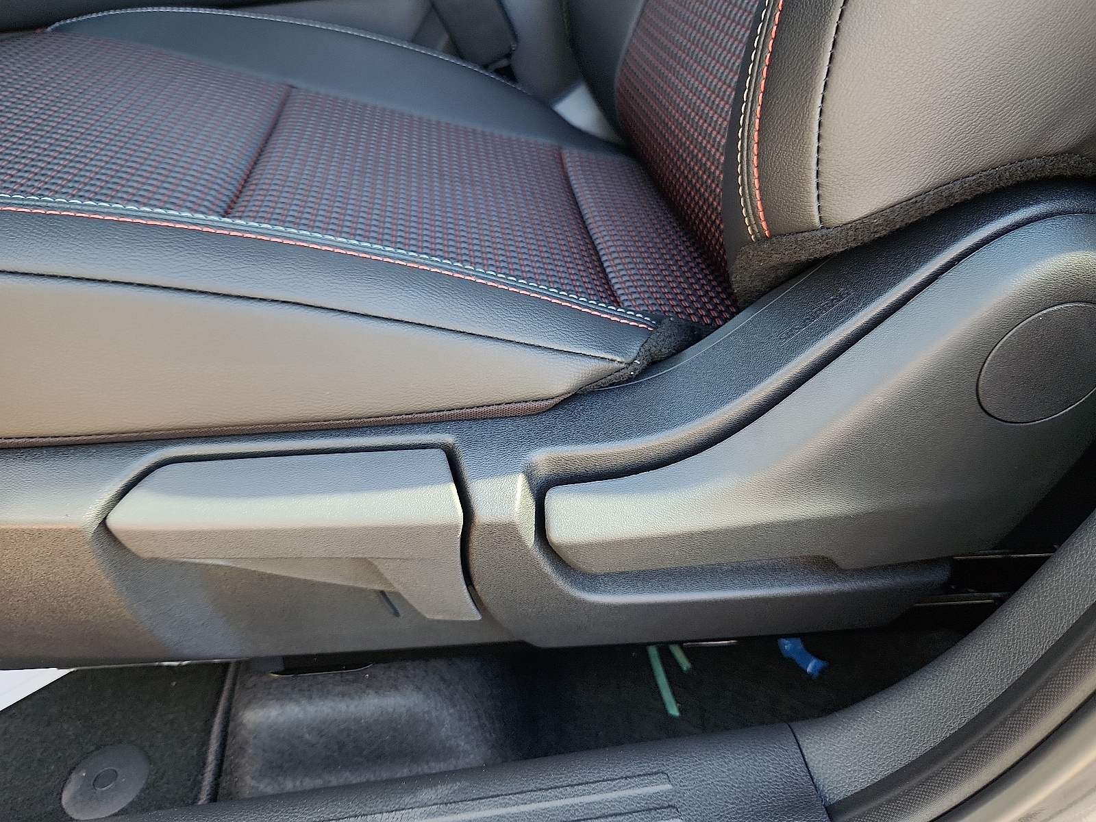 2026 Nissan KICKS SR - Photo 16