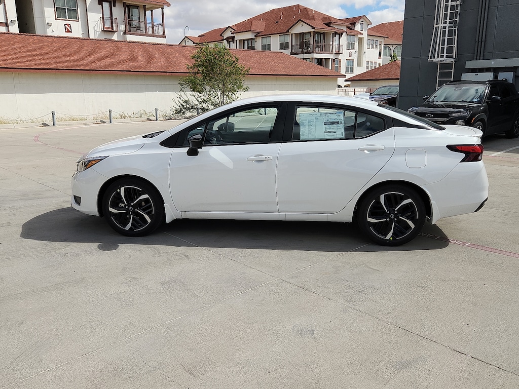 New 2025 Nissan Versa 1.6 SR