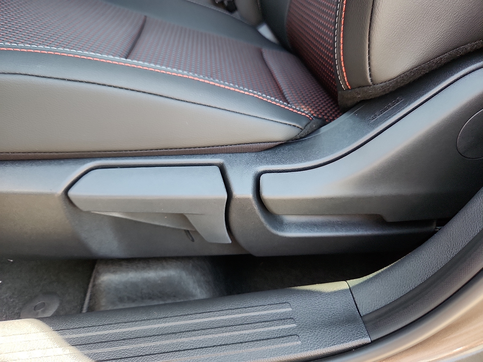 2026 Nissan KICKS SR - Photo 16