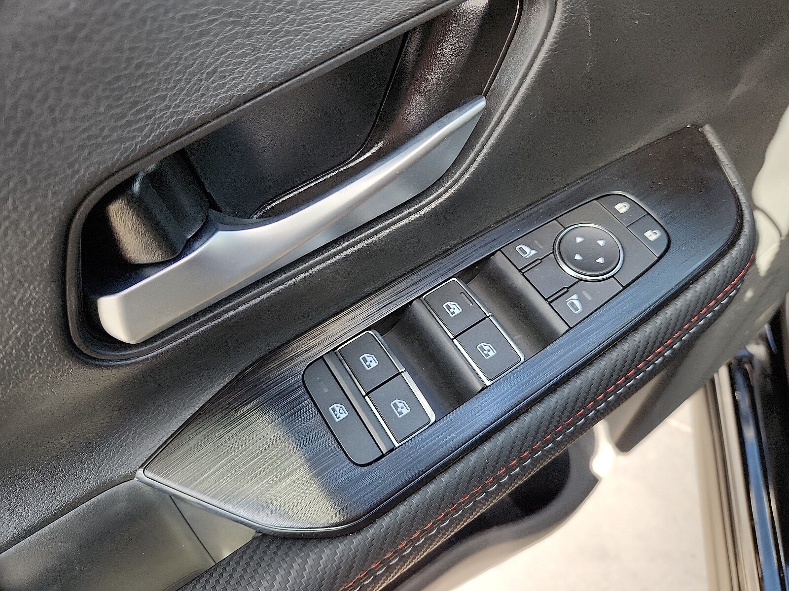 2026 Nissan KICKS SR - Photo 14