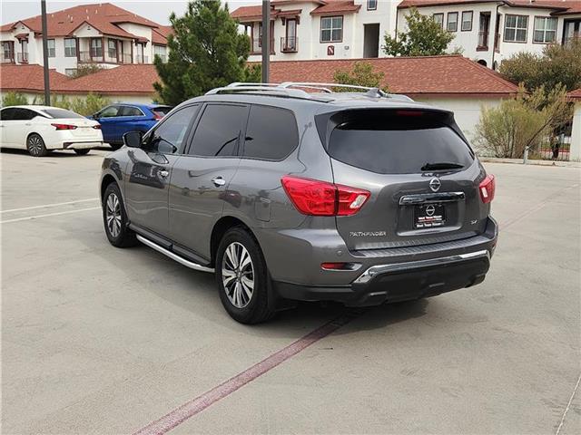 2020 Nissan Pathfinder SV photo 3