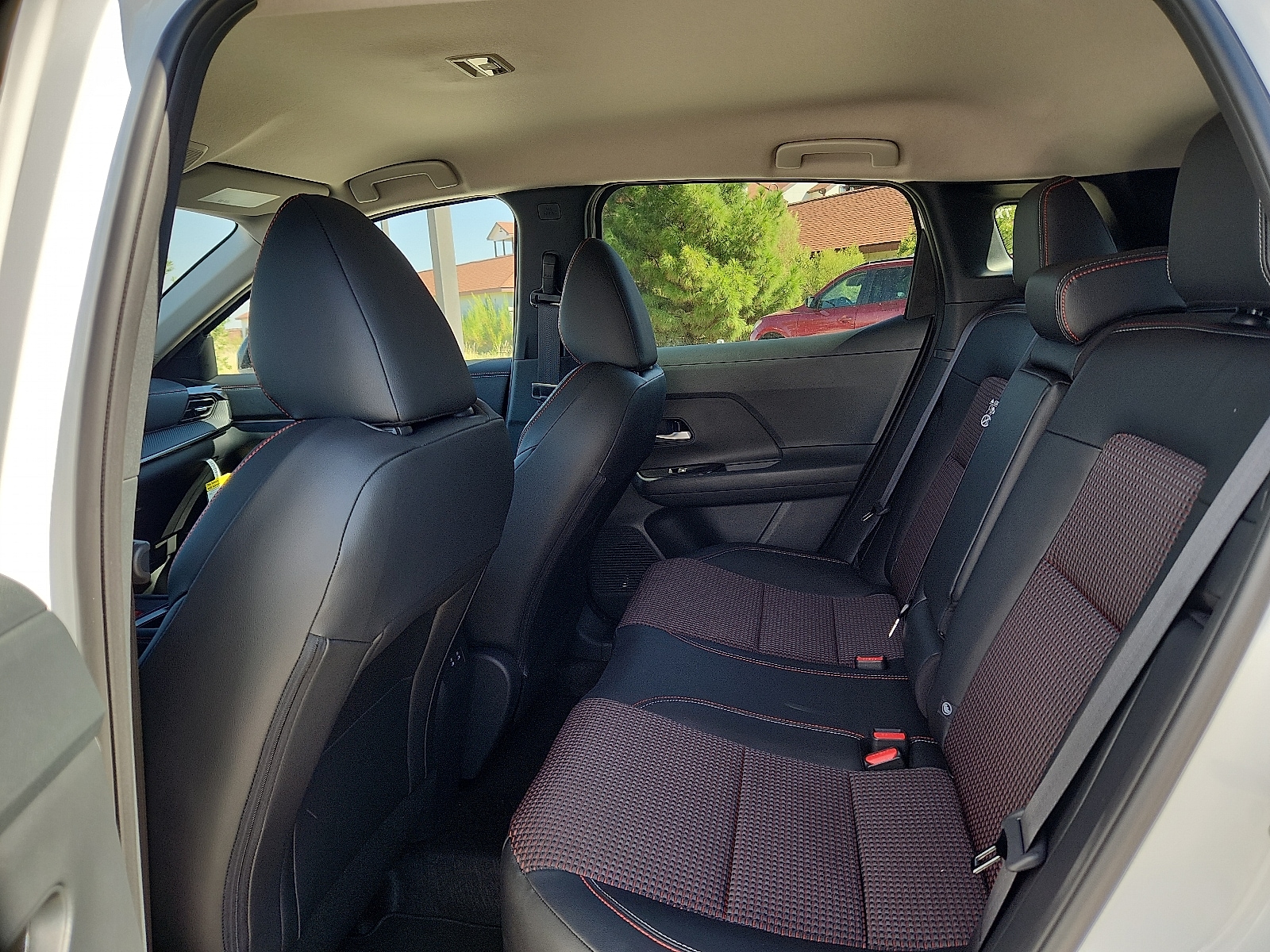 2026 Nissan KICKS SR - Photo 11