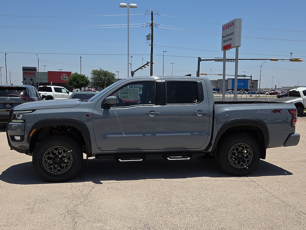New 2026 Nissan Frontier PRO-4X w/R Package 4x4 Crew Cab 5 ft. box 126 in.