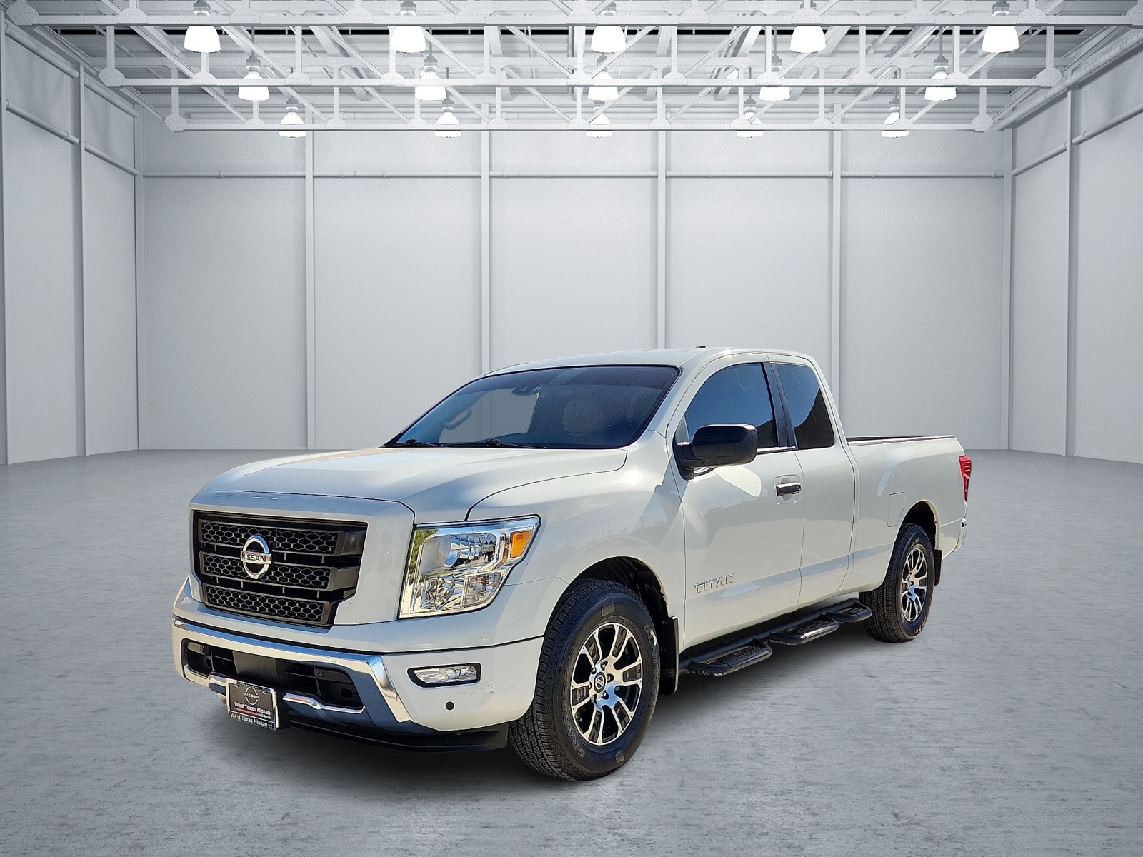2022 Nissan Titan SV's photo