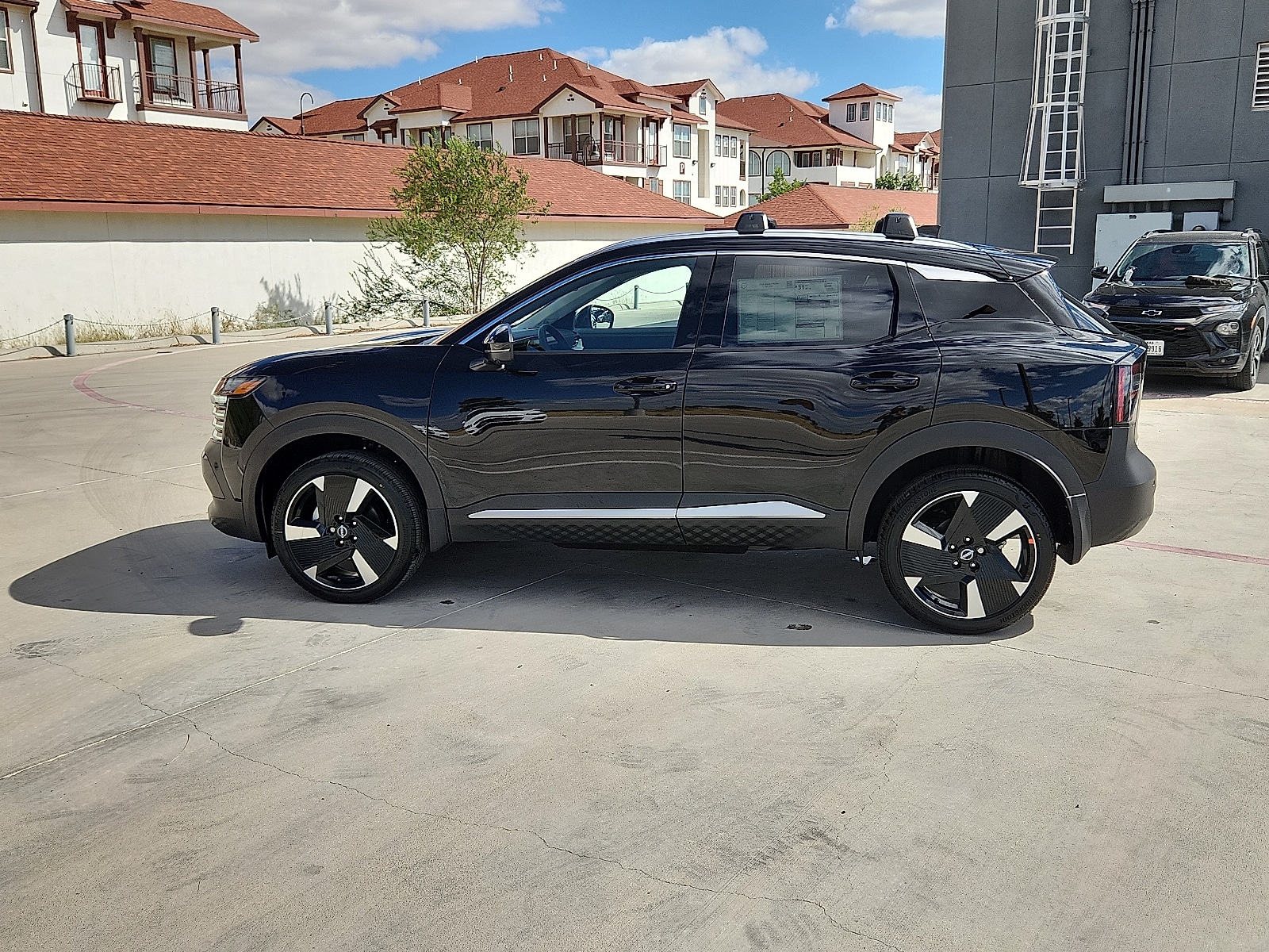 2026 Nissan KICKS SR - Photo 2