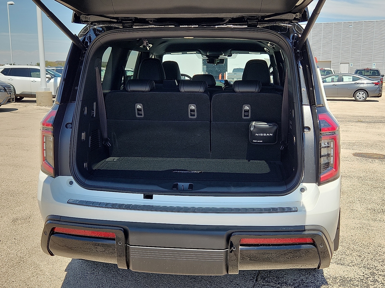 2025 Nissan Armada PRO-4X - Photo 9