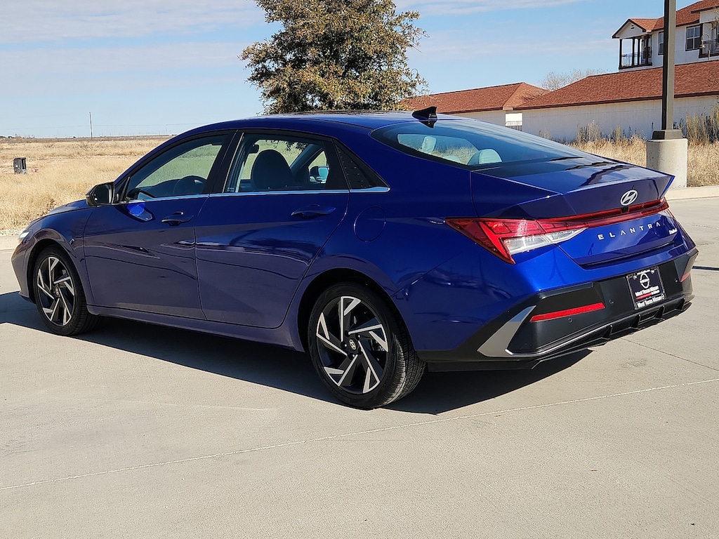 Used 2024 Hyundai Elantra Limited (IVT) Sedan