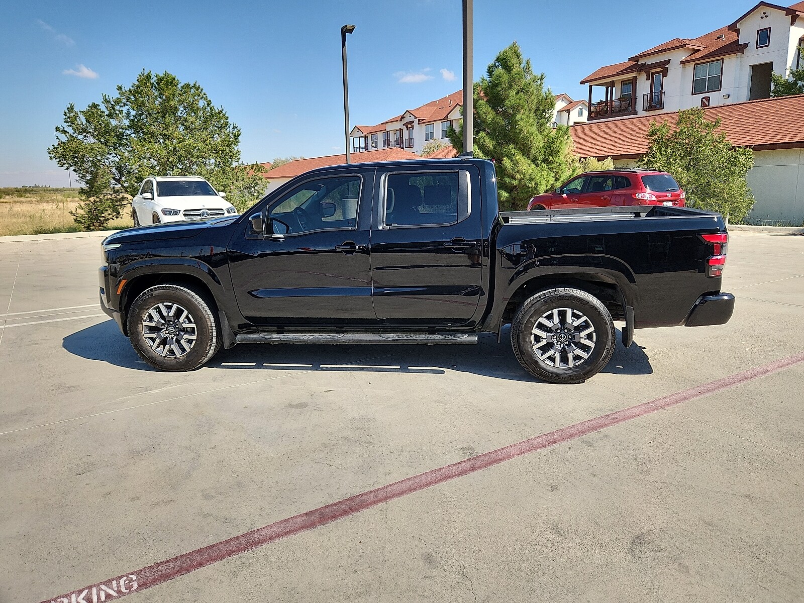 2024 Nissan Frontier SL Crew Cab photo 2