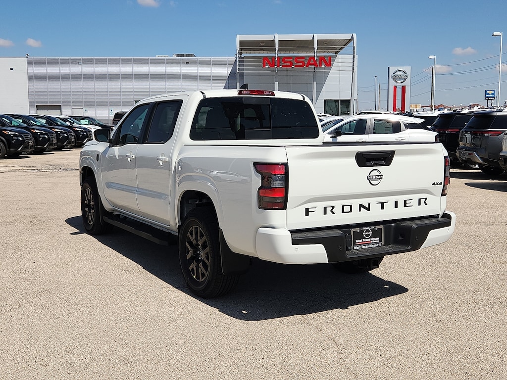 New 2026 Nissan Frontier SV 4x4 Crew Cab 5 ft. box 126 in. WB