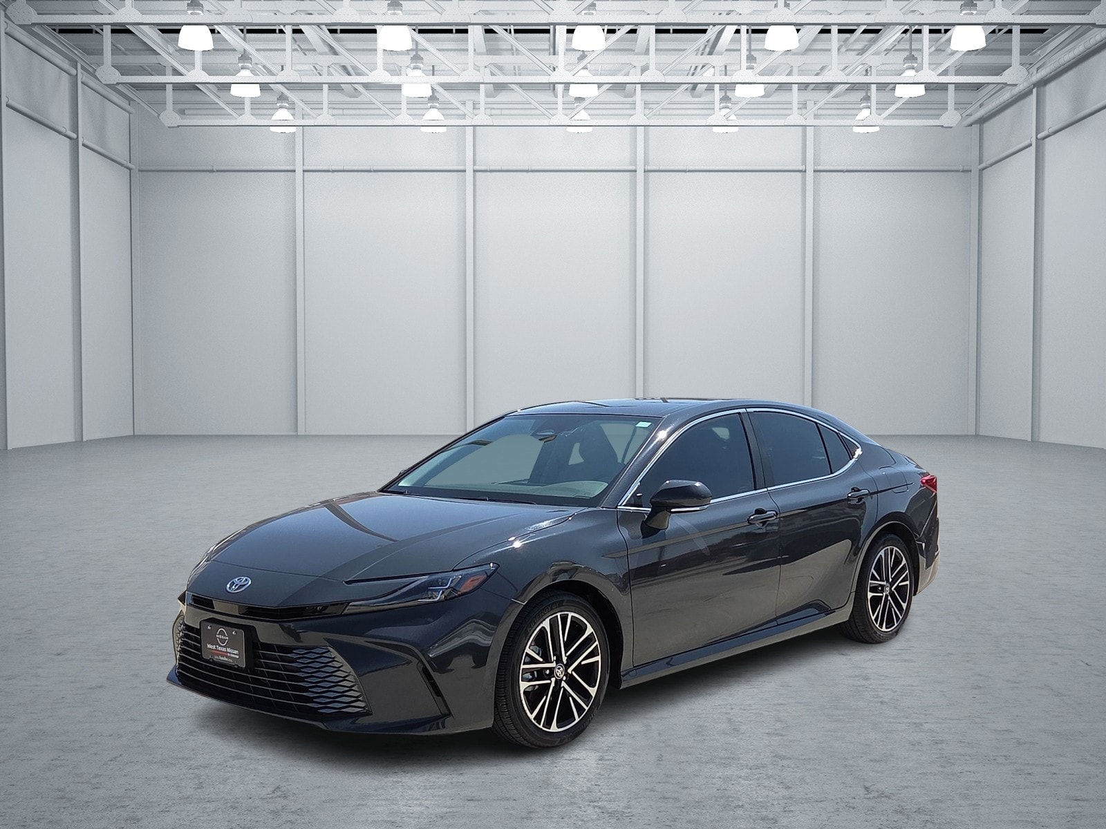 2025 Toyota Camry XLE Hybrid's photo