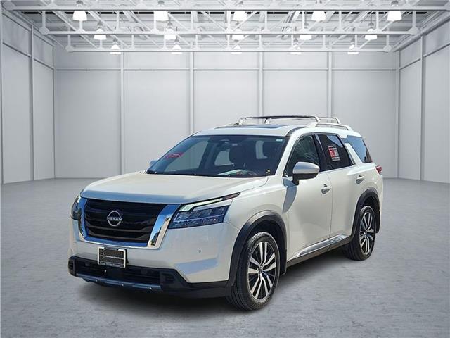 2024 Nissan Pathfinder Platinum's photo