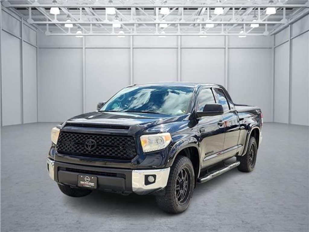 Used 2017 Toyota Tundra SR 5.7L V8 4x4 Double Cab 6.6 ft. box 145.7 in. WB