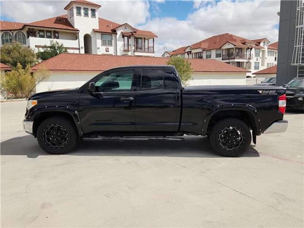 Used 2017 Toyota Tundra SR 5.7L V8 4x4 Double Cab 6.6 ft. box 145.7 in. WB