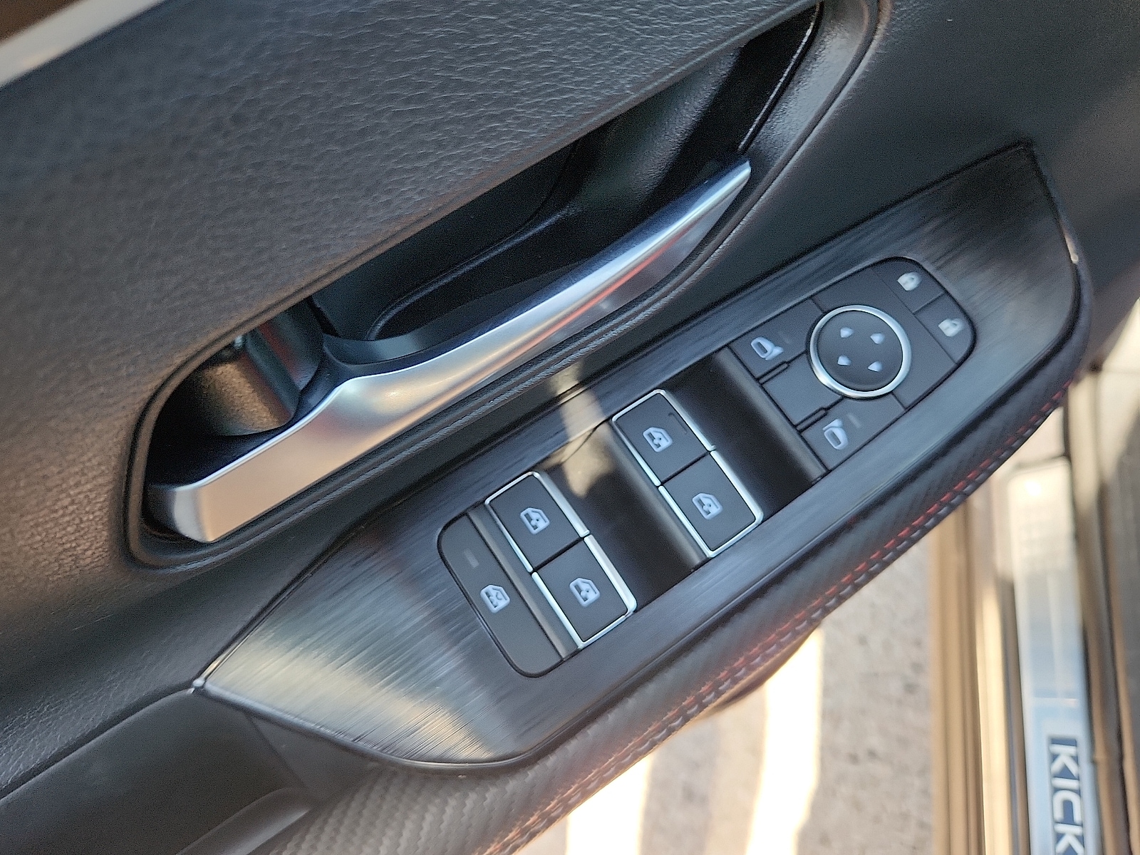 2026 Nissan KICKS SR - Photo 14