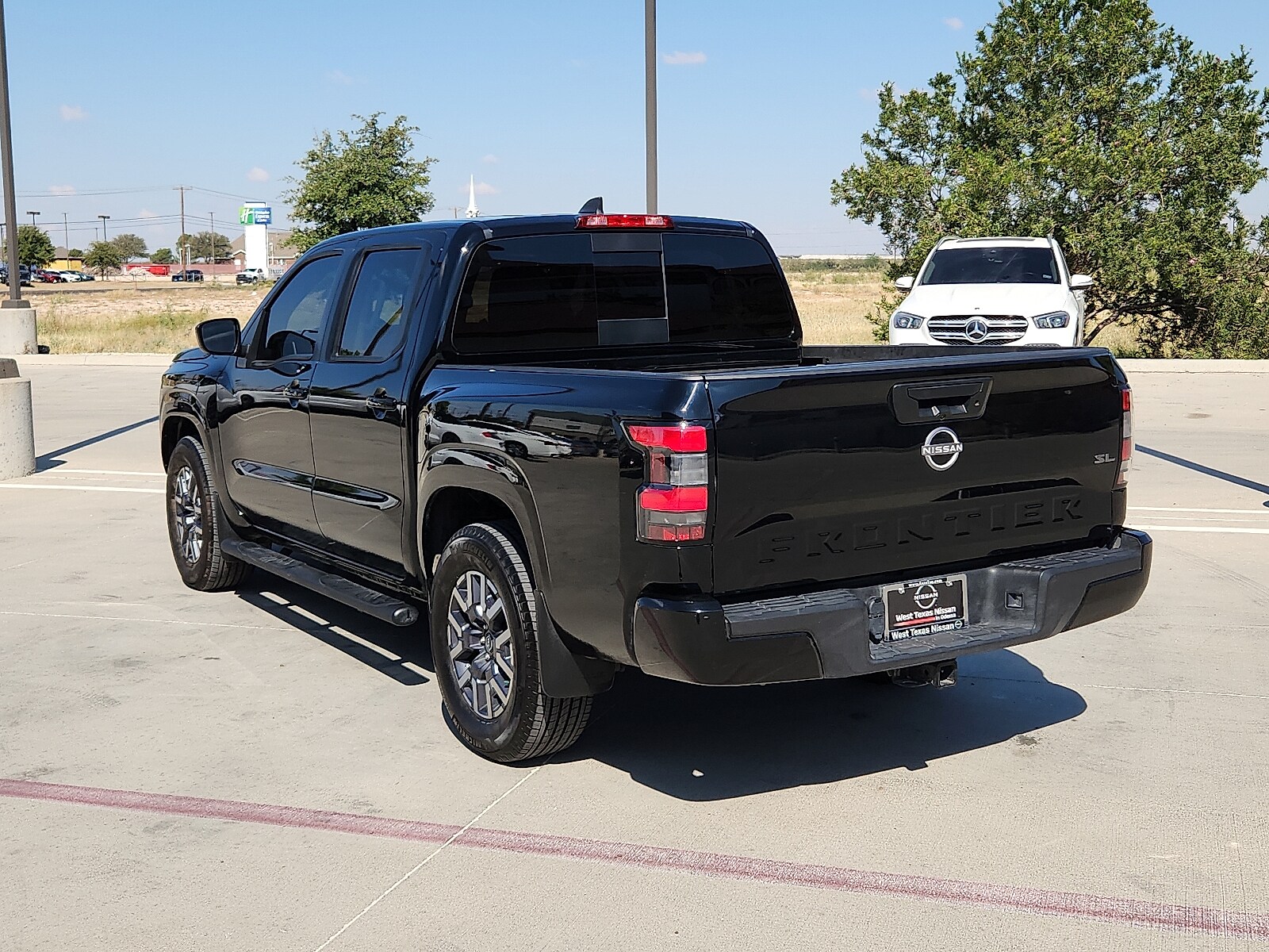 2024 Nissan Frontier SL Crew Cab photo 3
