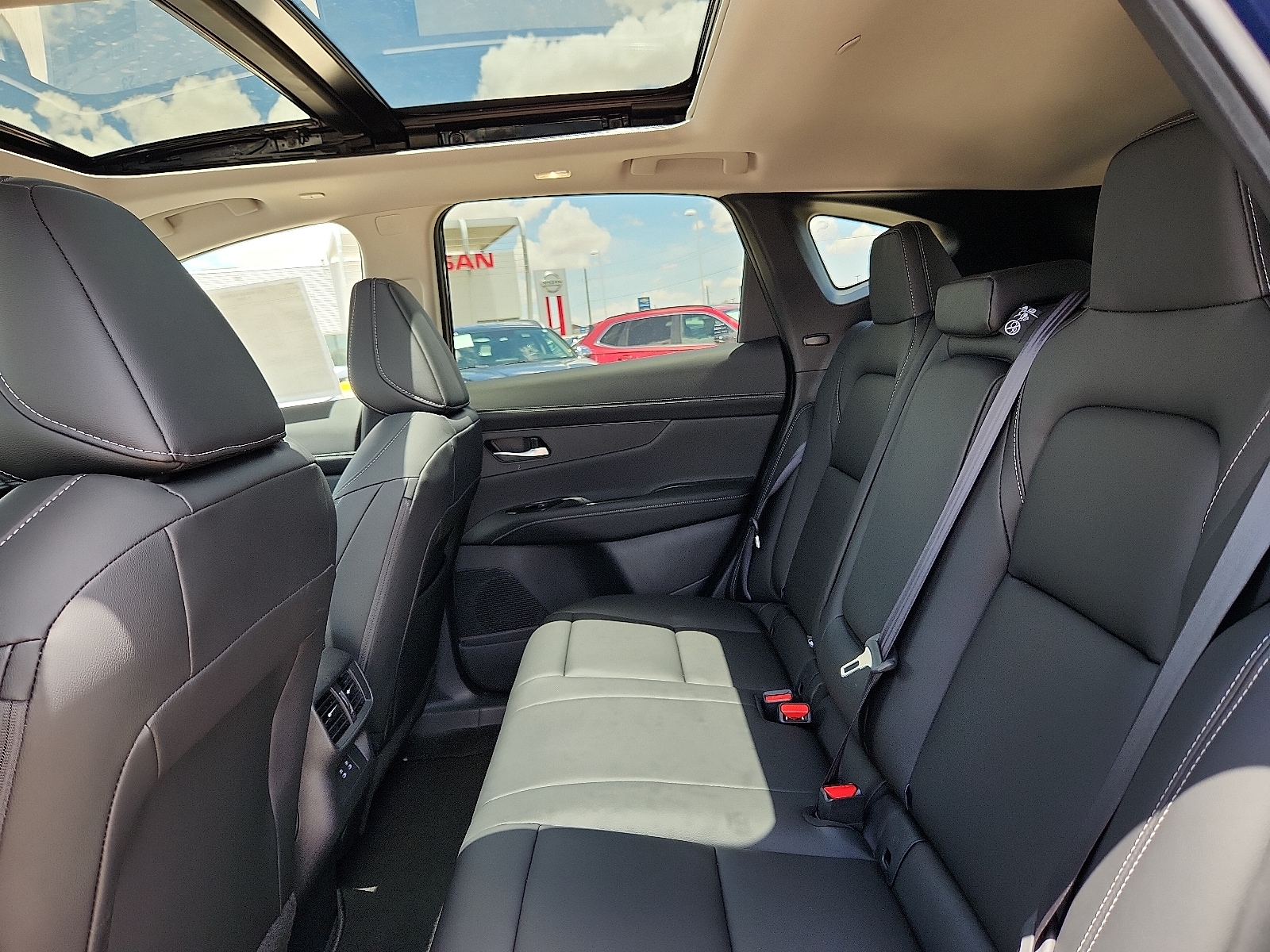 2025 Nissan Murano SL - Photo 11