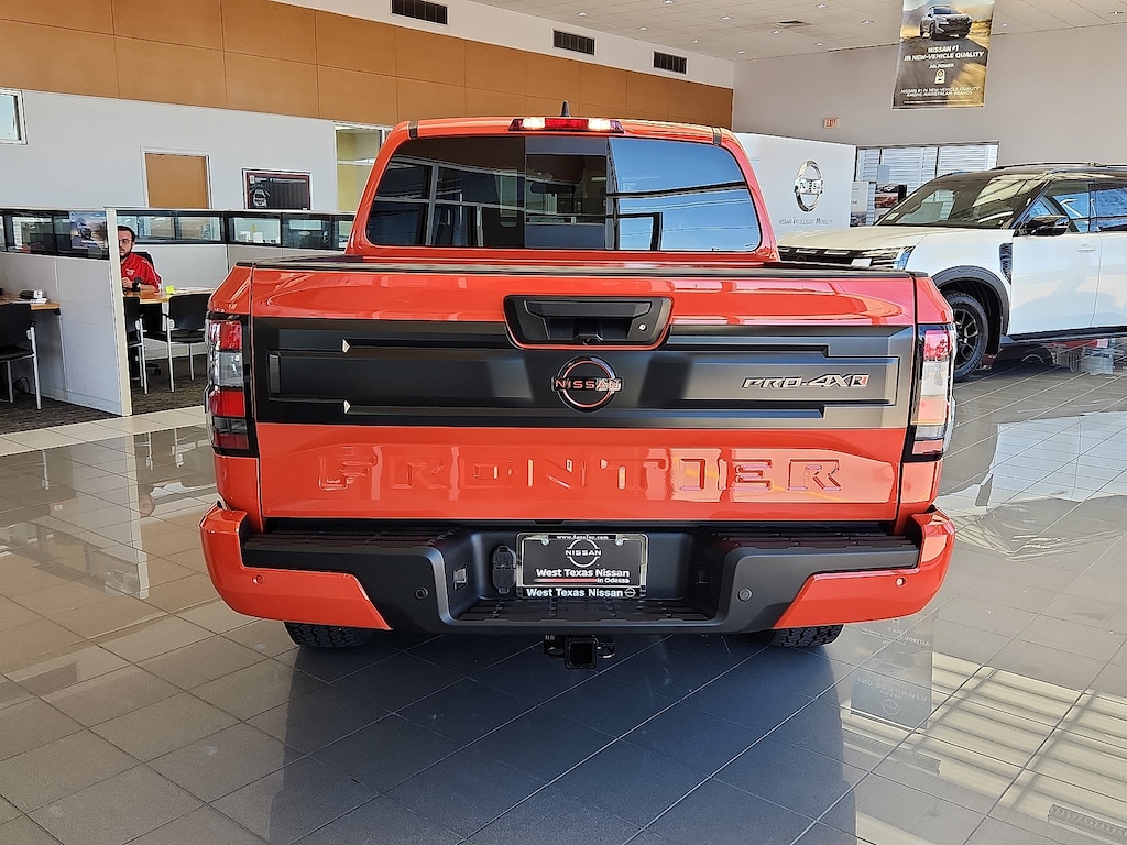 New 2026 Nissan Frontier PRO-4X w/R Package 4x4 Crew Cab 5 ft. box 126 in.