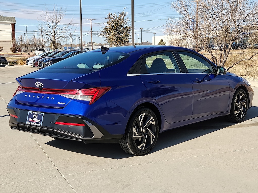Used 2024 Hyundai Elantra Limited (IVT) Sedan