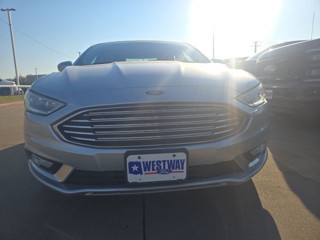 2017 Ford Fusion SE photo 2